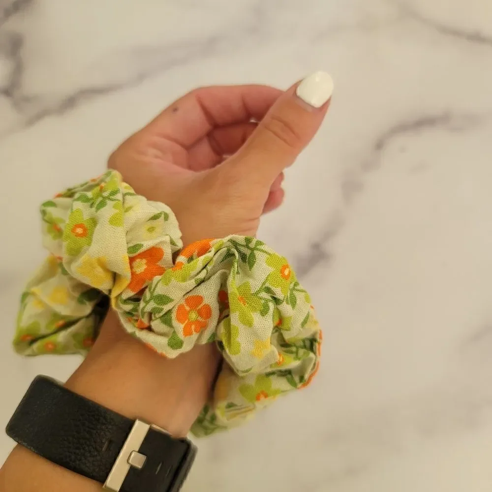 Scrunchie my brother john for matching oldtimer floral 70s retro